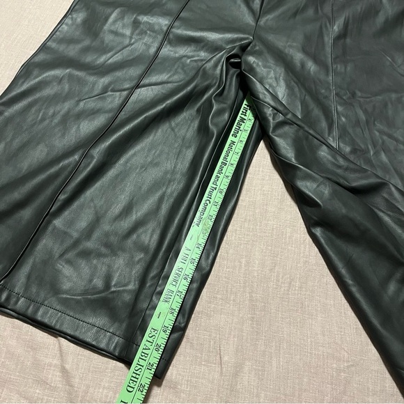 NWT Lane Bryant Faux Leather Extra Wide Leg Pants Plus Size 24 Elastic Black - Picture 4 of 8